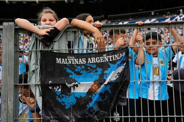 Chùm ảnh: Vũ điệu cuối cùng của Messi ở tuyển Argentina - Ảnh 4.