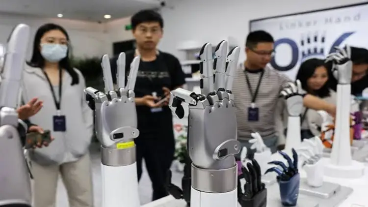 Tại sao tay robot không thể khéo léo như tay người