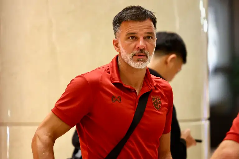 HLV trưởng Anthony Hudson rất lạc quan, tin rằng Thái Lan còn cơ hội để vô địch - Ảnh: ANH TIẾN
