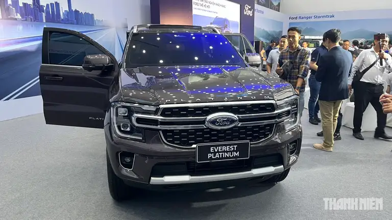 hân khúc SUV 7 chỗ, gồm các mẫu xe Ford Everest, Toyota Fortuner, Isuzu mu-X, Mitsubishi Pajero Sport đạt tổng doanh số hơn 8.000 xe bán ra sau 7 tháng đầu năm 2026