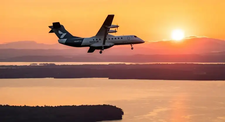 Mẫu X1 chạy bằng pin điện trong chuyến bay thử nghiệm đầu tiên - Ảnh: HEART AEROSPACE