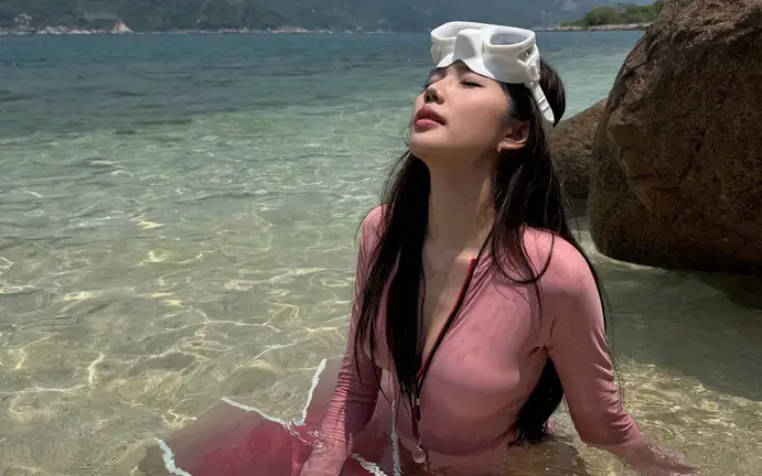 Trải nghiệm lặn biển, hot girl xinh đẹp rạng rỡ khoe dáng, khiến người xem chỉ muốn "xách ba lô lên và đi"