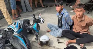 Bắt 2 anh em ruột nghi trộm cướp 10 điện thoại từ An Giang đến Quảng Ngãi