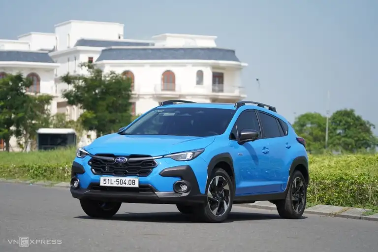 Một mẫu Crosstrek nhập khẩu Nhật Bản đời 2025 lăn bánh ở TP HCM. Ảnh: Thành Nhạn