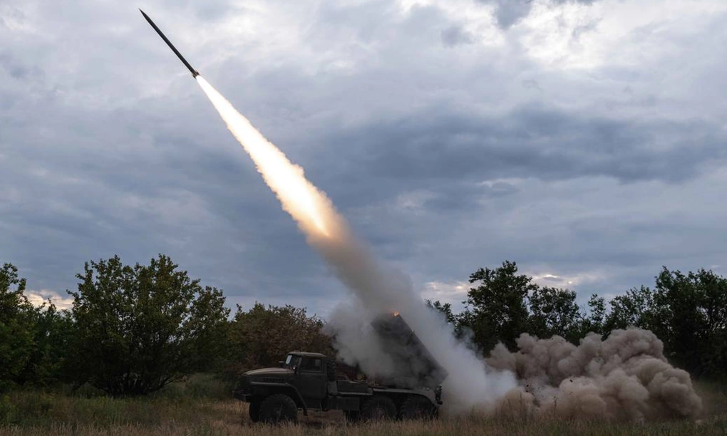 Pháo phản lực Ukraine khai hỏa vào vị trí Nga ở tỉnh Donetsk hồi tháng 6. Ảnh: Lữ đoàn Cơ giới Độc lập số 93 Ukraine