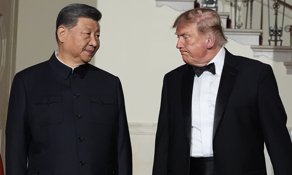 Tổng thống Donald Trump cùng Chủ tịch Trung Quốc Tập Cận Bình tại Đại sảnh Nhà Trắng trước khi bước vào quốc yến ngày 24/9. Ảnh: AP