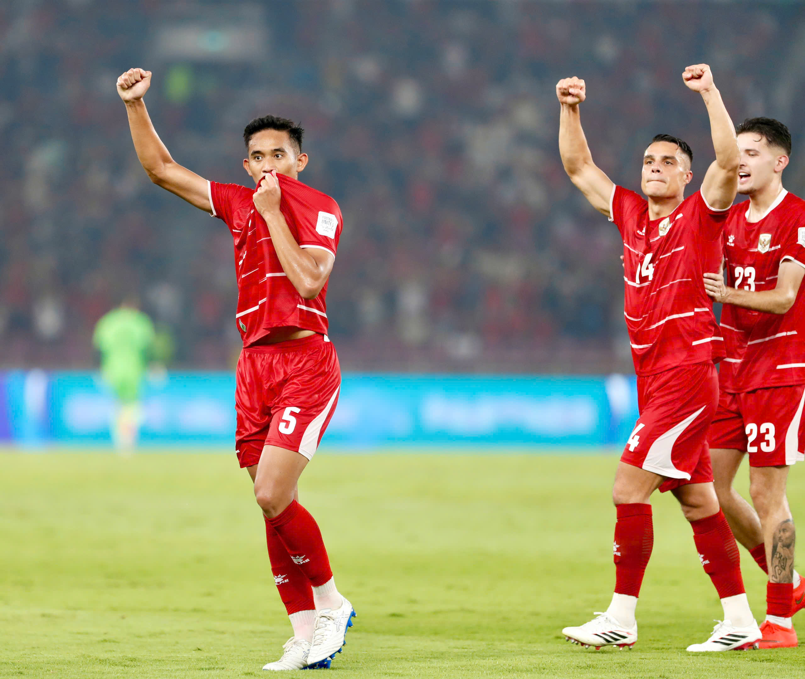 Các cầu thủ Indonesia ăn mừng khi giành vé vào chung kết FIFA ASEAN Cup