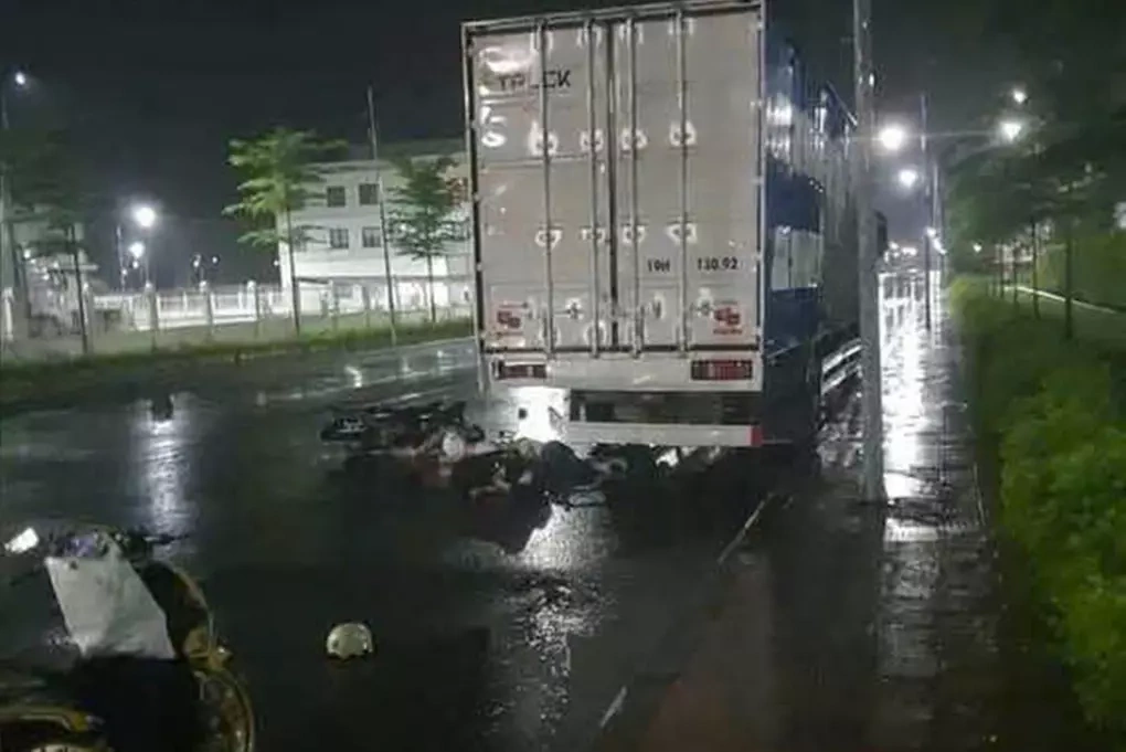 Hiện trường vụ tai nạn làm 3 người chết ở Hải Phòng. Ảnh: Đỗ Hà