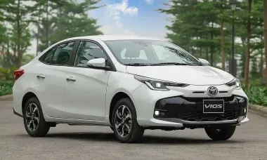Ba mẫu sedan cỡ B Toyota Vios, Honda City, Hyundai Accent giữ nhịp bán nhiều ở top đầu doanh số xe gầm thấp hàng tháng.