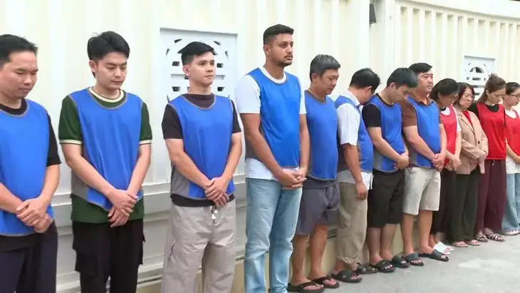 Các bị can trong vụ án buôn lậu kim cương vừa bị Công an tỉnh Thanh Hóa khởi tố.