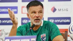 HLV Thái Lan: 'Việt Nam chịu áp lực lớn vì đang dẫn 2-0'