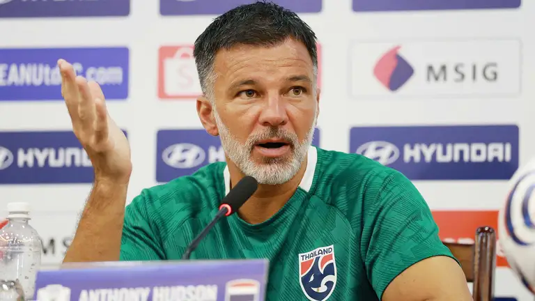 HLV Thái Lan: 'Việt Nam chịu áp lực lớn vì đang dẫn 2-0'
