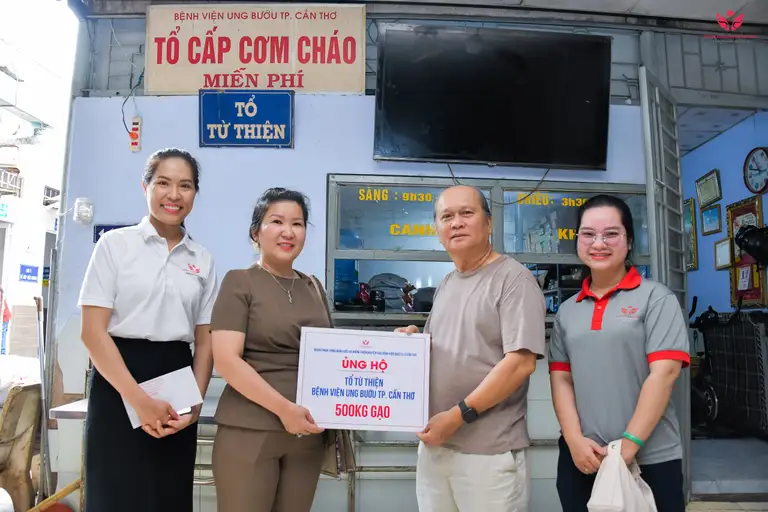 S.I.S Cần Thơ chia sẻ yêu thương với Tổ từ thiện Bệnh viện Ung bướu Cần Thơ