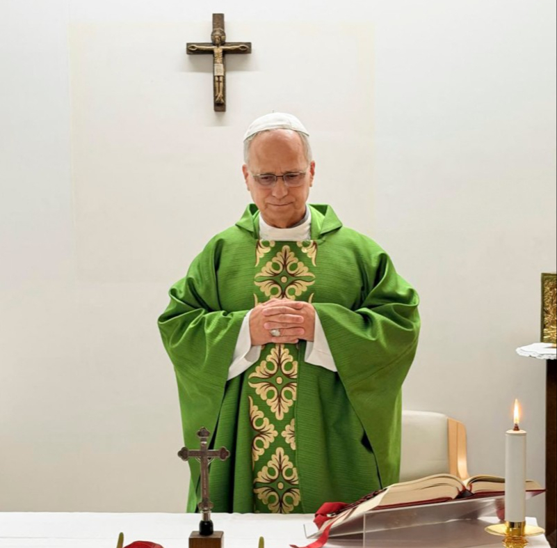 Giáo hoàng Leo XIV cử hành thánh lễ tại Bệnh viện Gemelli, TP Rome (Ý) ngày 16-10 - Ảnh: AFP