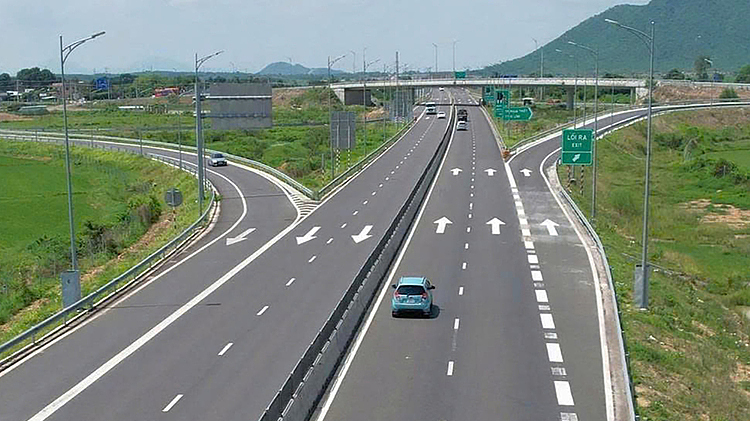 Đề xuất làn vượt xe trên ba tuyến cao tốc từ Bắc vào Nam