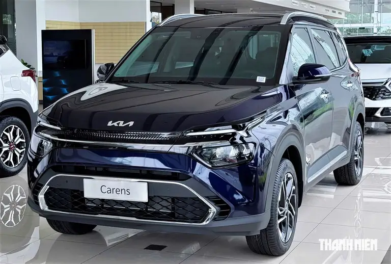 KIA Carens cũng điều chỉnh giá mạnh, bản thấp nhất sát mốc 550 triệu đồng