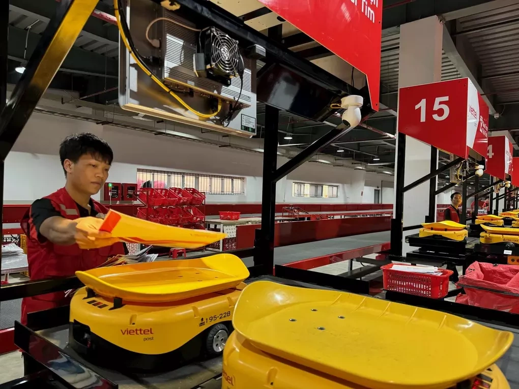 Bên trong kho chia chọn của Viettel Post tại Khu công nghiệp Quang Minh, Hà Nội. Ảnh: Viettel Post