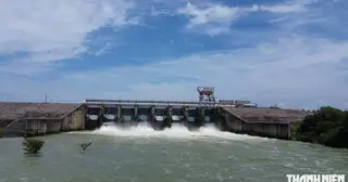 Triều cường sông Đồng Nai lên cao, thủy điện lớn nhất miền Nam giảm xả lũ