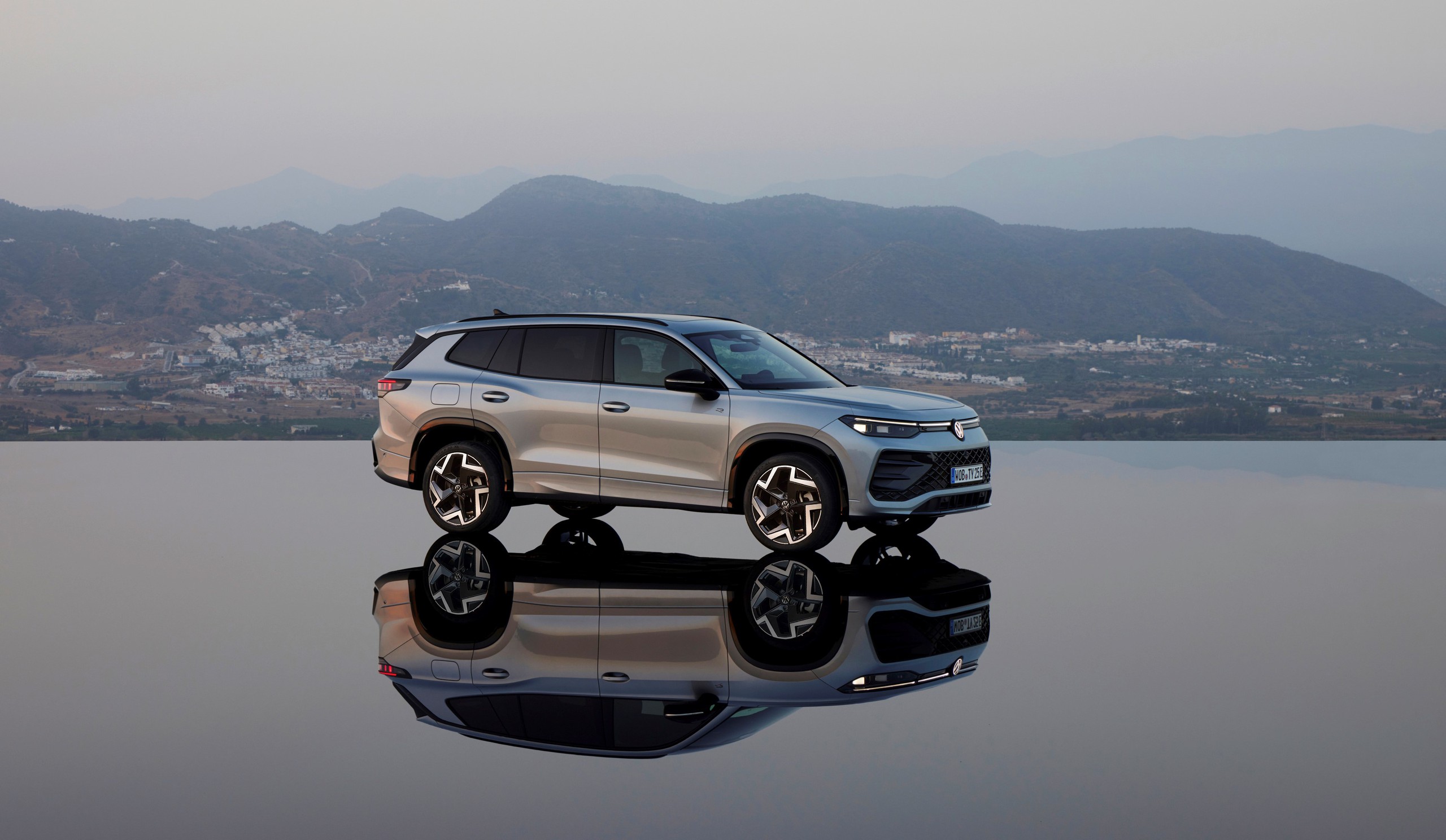 Volkswagen thay đổi chiến lược SUV tại Việt Nam, Tiguan và Tayron có gì khác biệt? - Ảnh 4.