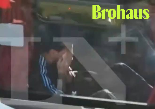 Giọt nước mắt của Messi trên đường ra sân đá trận cuối cùng trong màu áo Argentina - Ảnh: Internet.
