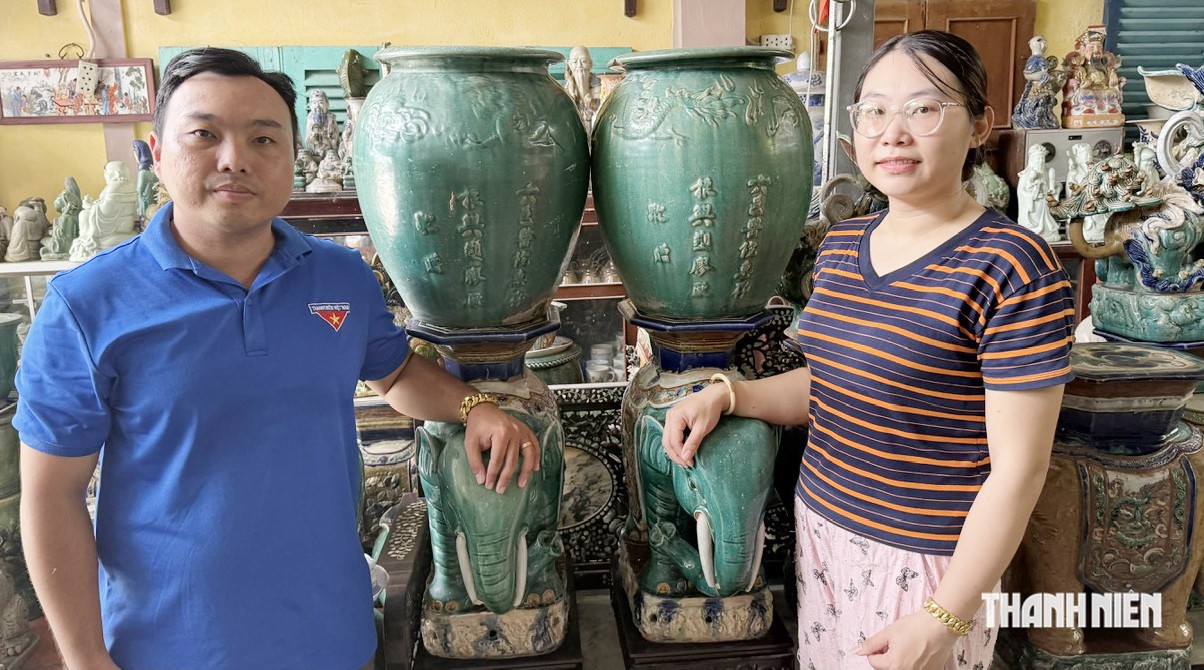 Vợ chồng anh Lê Hoàng Nghĩa và chị Tôn Tú Mai sưu tầm hơn 10.000 món đồ gốm Nam bộ