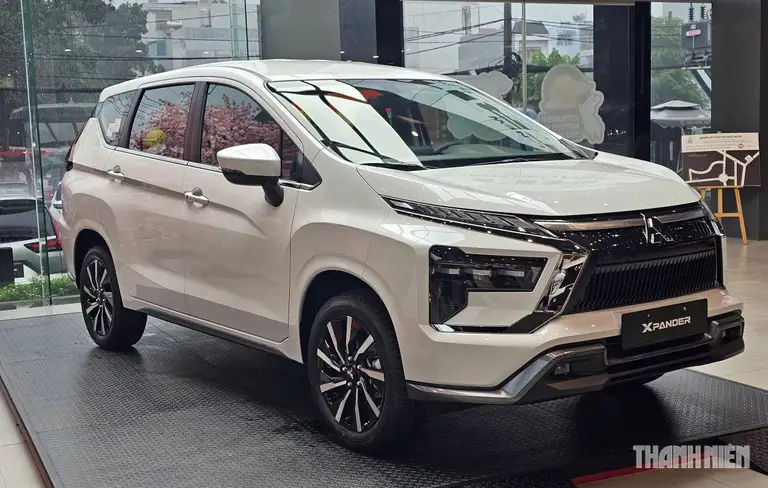 Mitsubishi Xpander - mẫu MPV máy xăng bán chạy nhất thị trường Việt Nam những năm gần đây liên tục "tăng tốc" trong cuộc đua giảm giá
