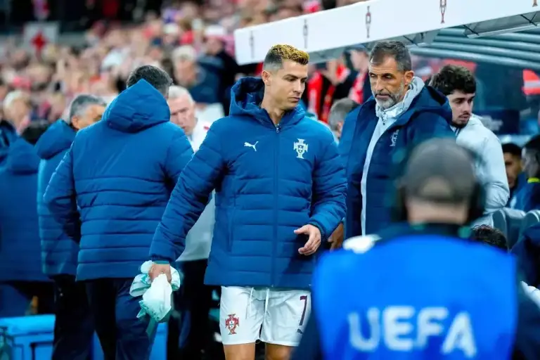 Cristiano Ronaldo dự bị trong trận Bồ Đào Nha gặp Na Uy ở Nations League, tại Oslo ngày 27/9/2026. Ảnh: AP