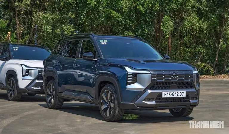 Gia nhập thị trường Việt Nam mới được hơn nửa năm, Mitsubishi Destinator lập tức cho thấy sức hút với người tiêu dùng. Thiết kế hiện đại, thực dụng với 7 chỗ ngồi cùng hàng loạt trang bị, tính năng kèm giá bán khá hấp dẫn… giúp Destinator nhận được nhiều sự quan tâm từ phía khách hàng. Doanh số mẫu xe này trong tháng 8.2026 đạt 674 xe, giảm 51 xe so với tháng 7.2026. Mitsubishi Destinator được nhập khẩu từ Indonesia, phân phối 2 phiên bản, giá bán từ 780 - 855 triệu đồng