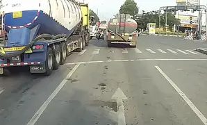 Len giữa rừng container, người đi xe máy suýt bỏ mạng