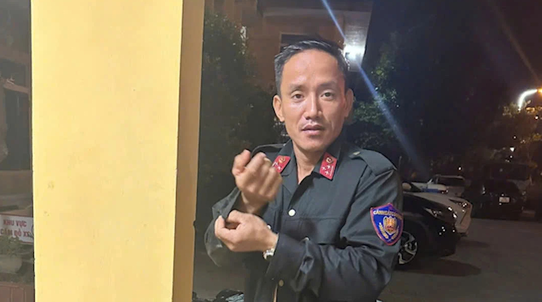 Đại úy Nguyễn Quốc Bảo Ân, cán bộ Phòng Cảnh sát cơ động Công an thành phố Huế sau khi cứu sống nam thanh niên