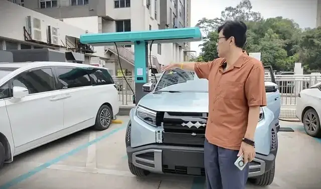 Trong giai đoạn đầu, BYD dự định mở các trạm sạc có trụ sạc siêu nhanh tại các thành phố lớn và dọc các tuyến cao tốc