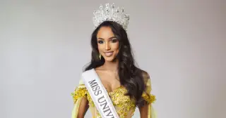 Miss Universe bị một hoa hậu kiện sau cú ngã xuyên sân khấu