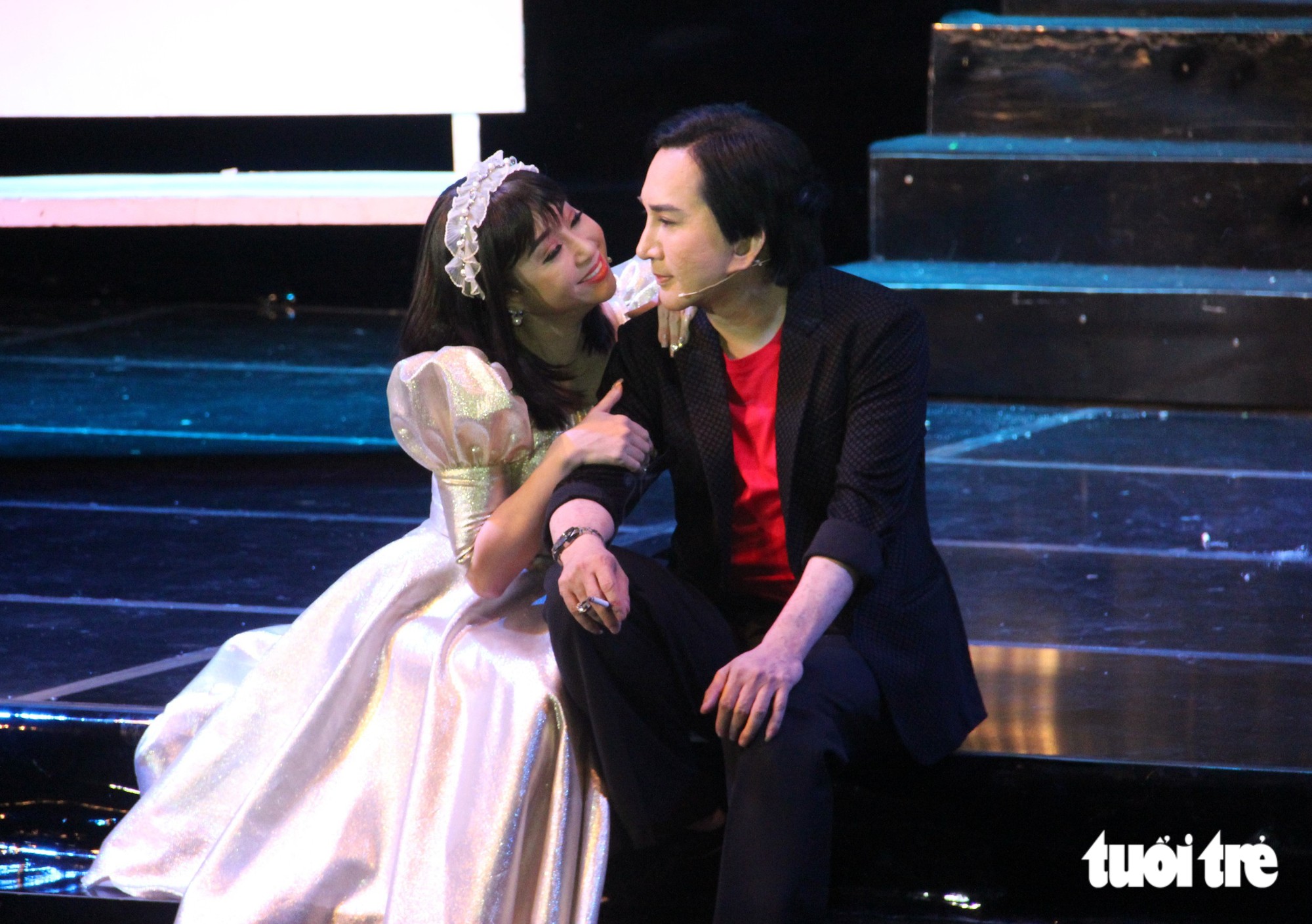 Kim Tử Long và Thoại Mỹ trong live show Tình cho em năm 2021 - Ảnh: LINH ĐOAN