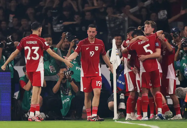 Đội tuyển Indonesia đặt mục tiêu vô địch ASEAN Cup 2026 sau màn ra quân đầy ấn tượng, với tiền vệ Thom Haye (19) có hat-trick kiến tạo và tiền đạo tân binh Mitchell Baker (cao 1,96 m) cũng ghi 3 bàn
