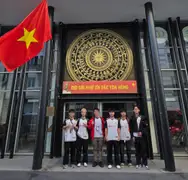 Team Flash thăm Trung tâm Văn hóa Việt Nam tại Pháp - Khoảnh khắc kết nối “văn hóa” độc đáo