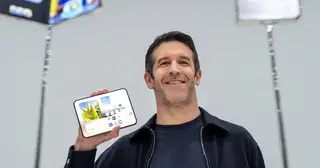 Tại sao CEO John Ternus là người giới thiệu iPhone Duo? Bằng sáng chế 15 năm trước hé lộ nguyên nhân