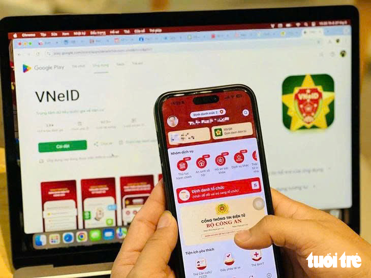 Người dân có thể sử dụng giấy chuyển tuyến trên ứng dụng VNeID - Ảnh minh họa: Tuổi Trẻ