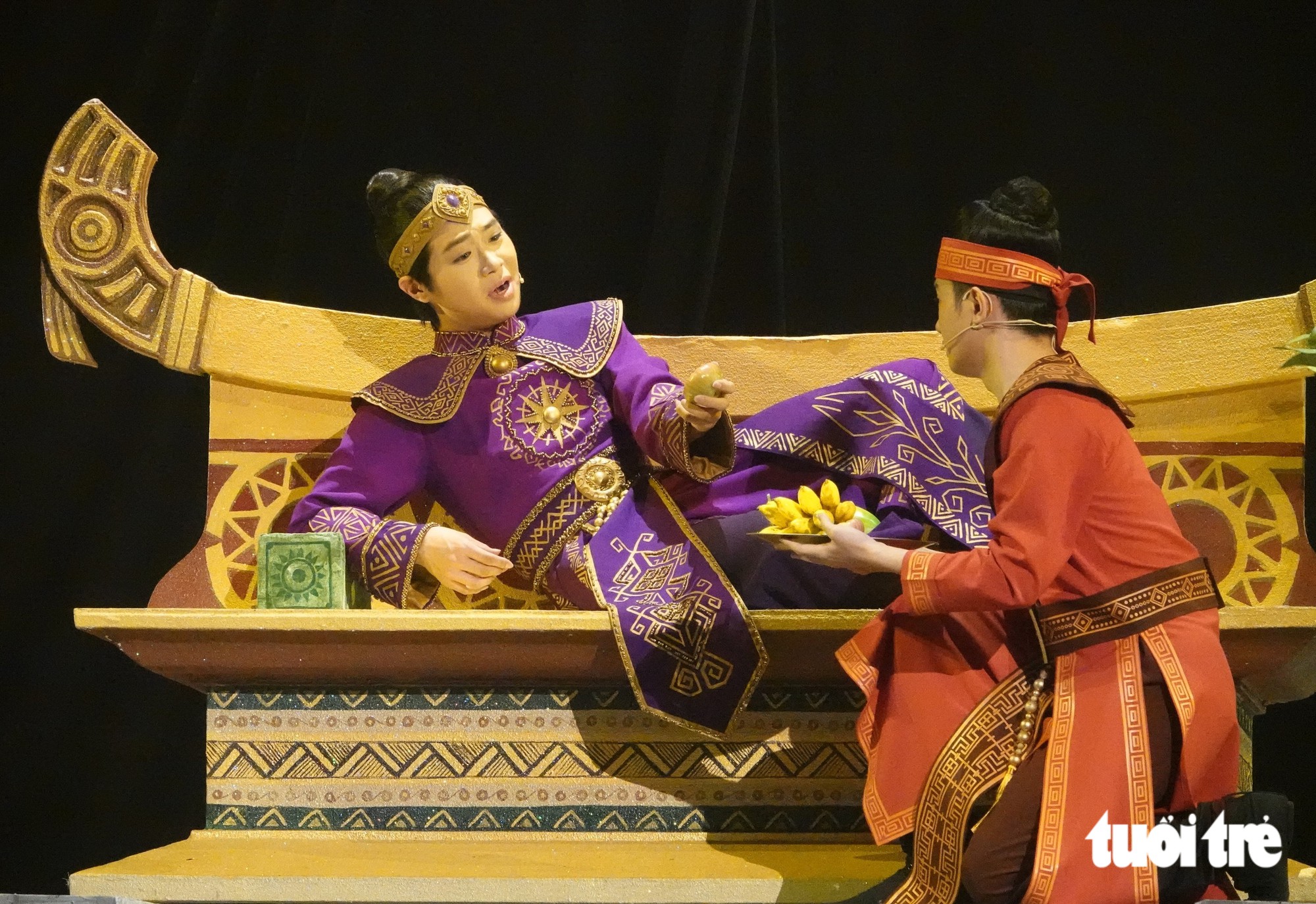 Trọng Nhân gây cảm tình với chàng hoàng tử có phần trẻ con - Ảnh: LINH ĐOAN