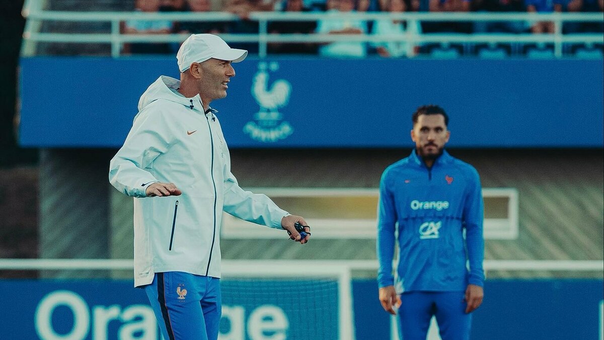 Khi bức màn về Zidane được vén mở ở đội tuyển Pháp