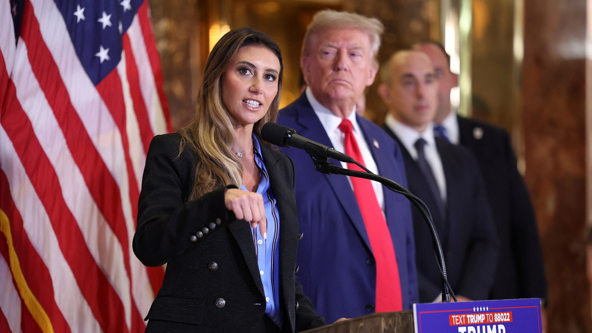 'Mối thù không đội trời chung' giữa hai đồng minh thân cận của ông Trump