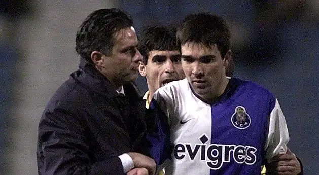 HLV Jose Mourinho (trái) và Deco khi còn cùng phụng sự Porto. Ảnh: ASF