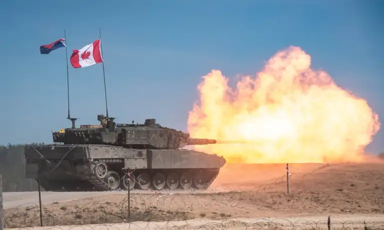Xe tăng Leopard 2 Canada khai hỏa trên thao trường ở Latvia tháng 12/2024. Ảnh: Canadian Army