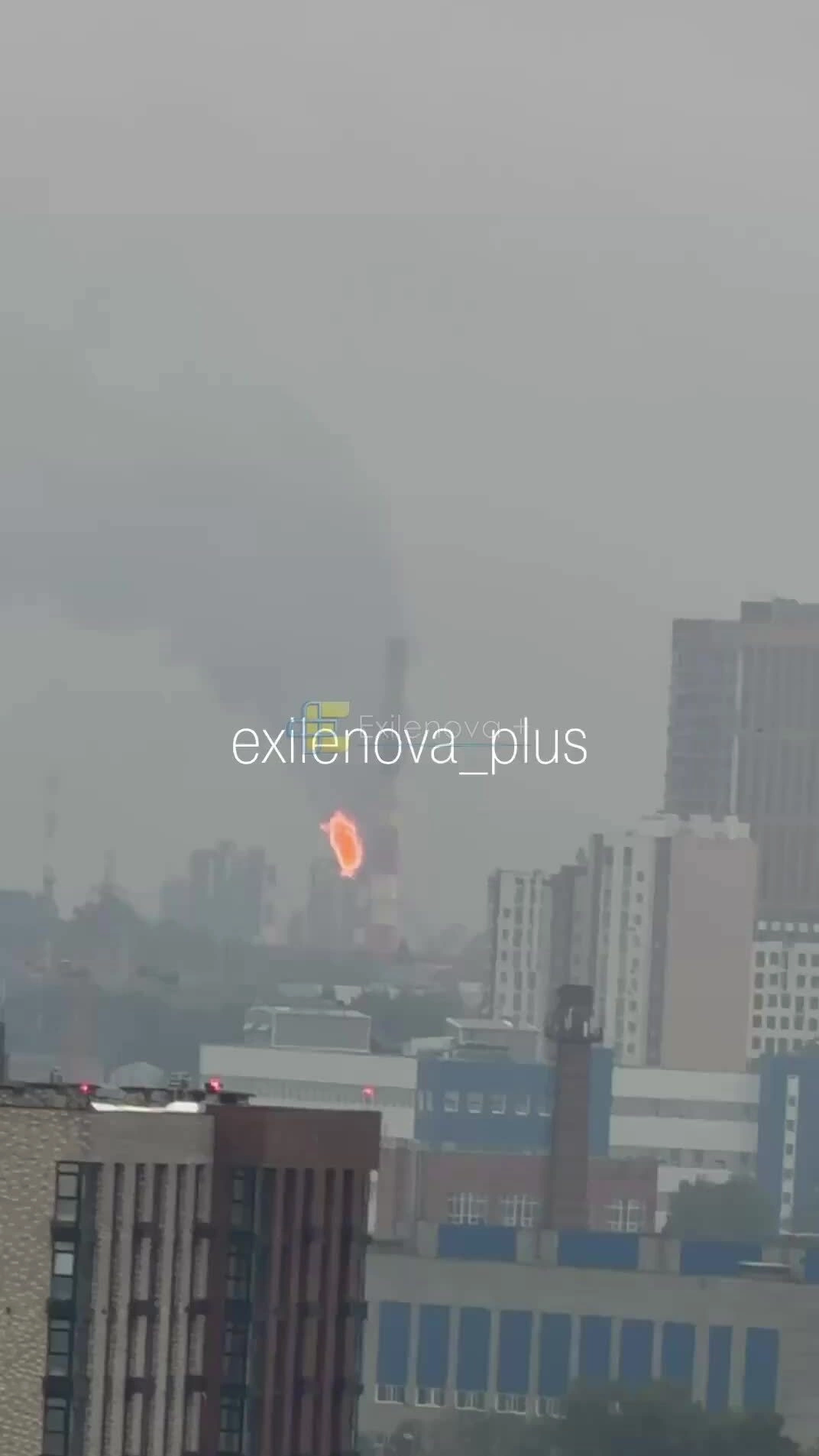 Đám cháy được cho là ở nhà máy lọc dầu Ryazan ở tỉnh Ryazan, Nga ngày 29/7. Video: Telegram/ Exilenova-Plus