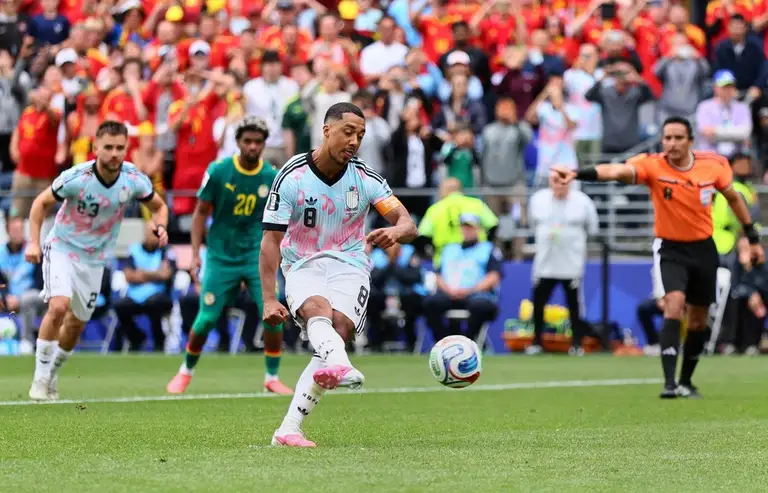 Youri Tielemans ghi bàn từ chấm phạt đền, nâng tỷ số lên 3-0 cho tuyển Bỉ trong trận thắng Senegal ở vòng 1/16 World Cup 2026 trên sân Seattle, bang Washington (Mỹ), ngày 1/7/2026. Ảnh: Reuters