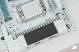 Colorful X870E Vulcan OC V14 bản trắng: Bo mạch chủ ép xung dành cho CPU X3D - Ảnh 5.