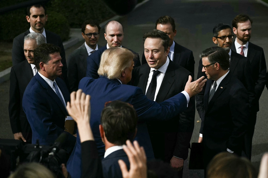 Ông Trump chào đón Musk tại Nhà Trắng hôm 29/9. Ảnh: AFP
