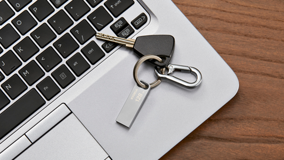 KIOXIA TransMemory U366: Chiếc USB nhỏ gọn theo bạn từ bàn làm việc đến phòng họp- Ảnh 1.