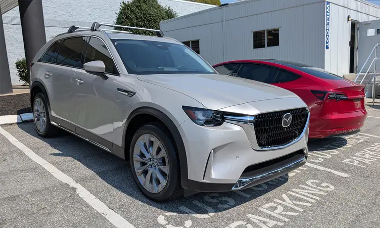 Mazda CX-90 tại một đại lý ở Mỹ. Ảnh: Genyosai