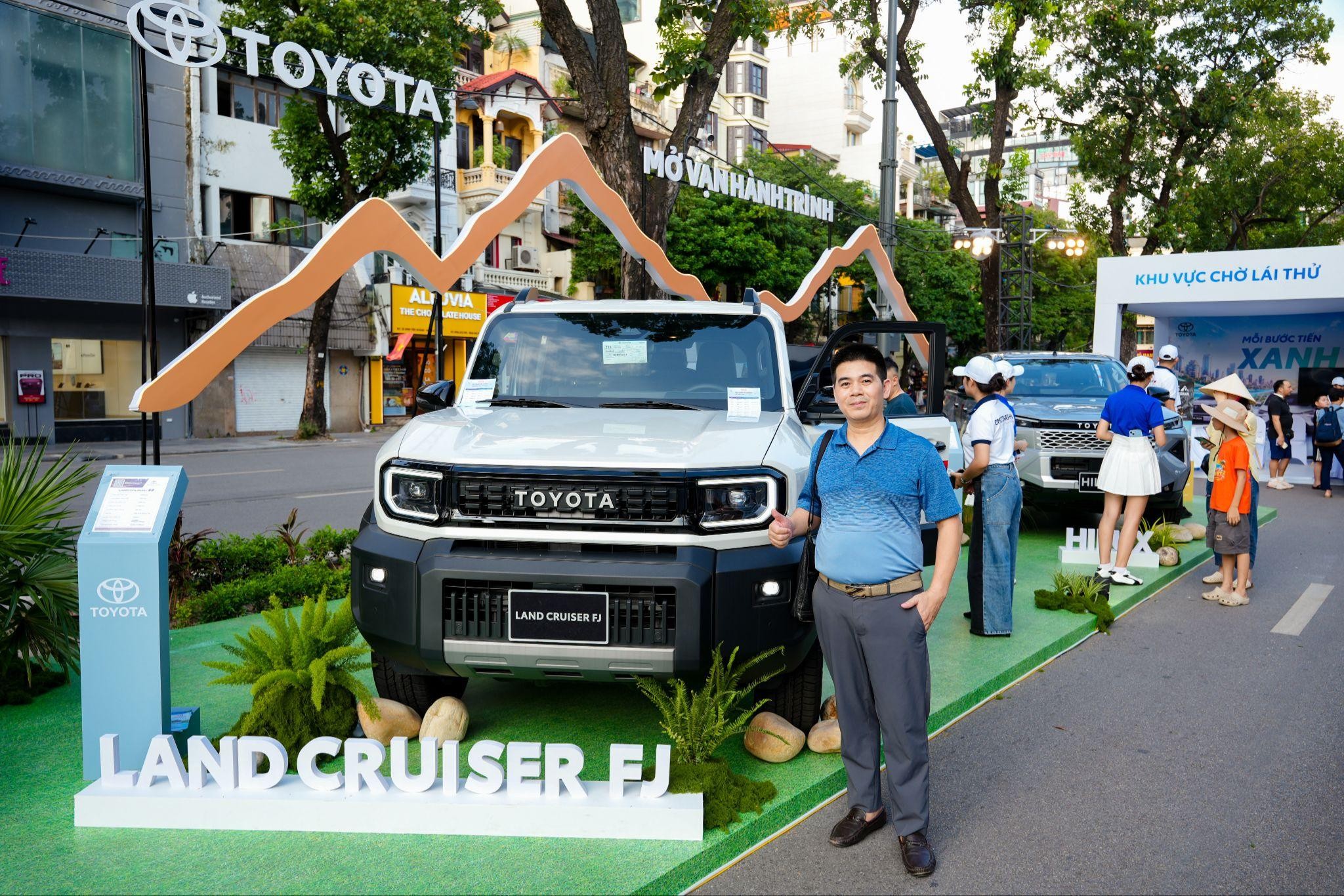Land Cruiser FJ thu hút khách hàng tại các sự kiện