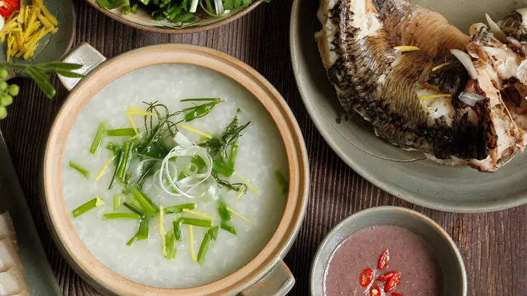 Chỉ ăn cháo trắng và cá để giữ dáng, mỡ máu cô gái tăng báo động